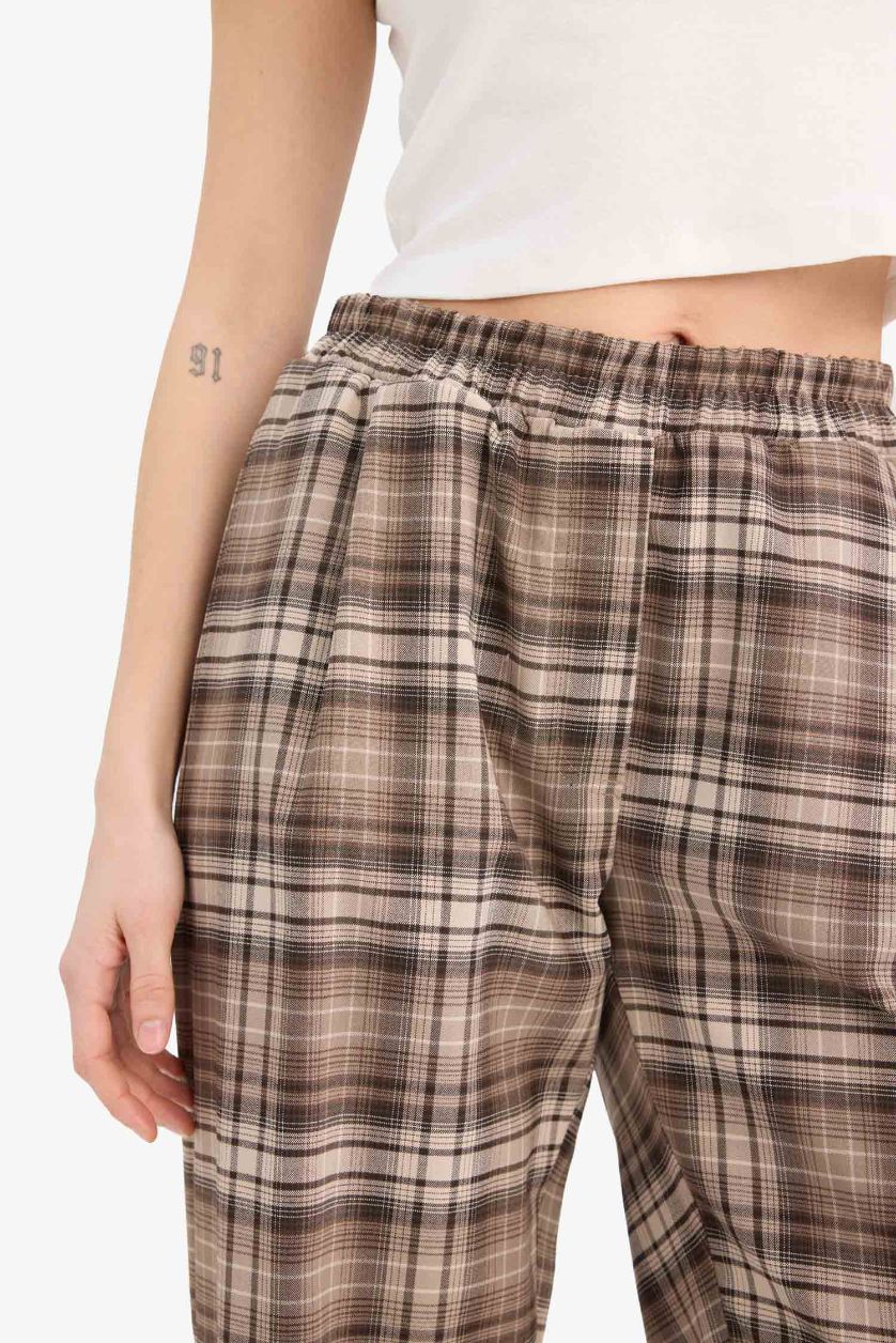 Woman Brown Straight Fit Plaid Trousers