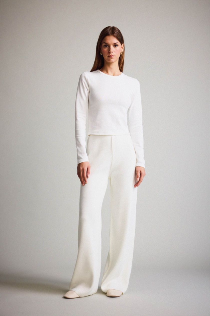 حريمي اوف وايت تيشيرت كم طويل ريبانا مخصر سليم فيت برقبة مستديرة