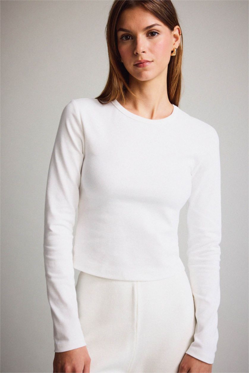 حريمي اوف وايت تيشيرت كم طويل ريبانا مخصر سليم فيت برقبة مستديرة