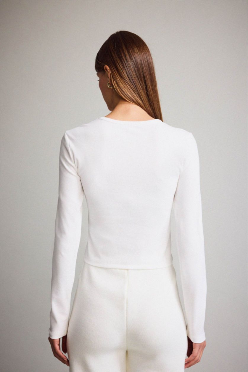 حريمي اوف وايت تيشيرت كم طويل ريبانا مخصر سليم فيت برقبة مستديرة