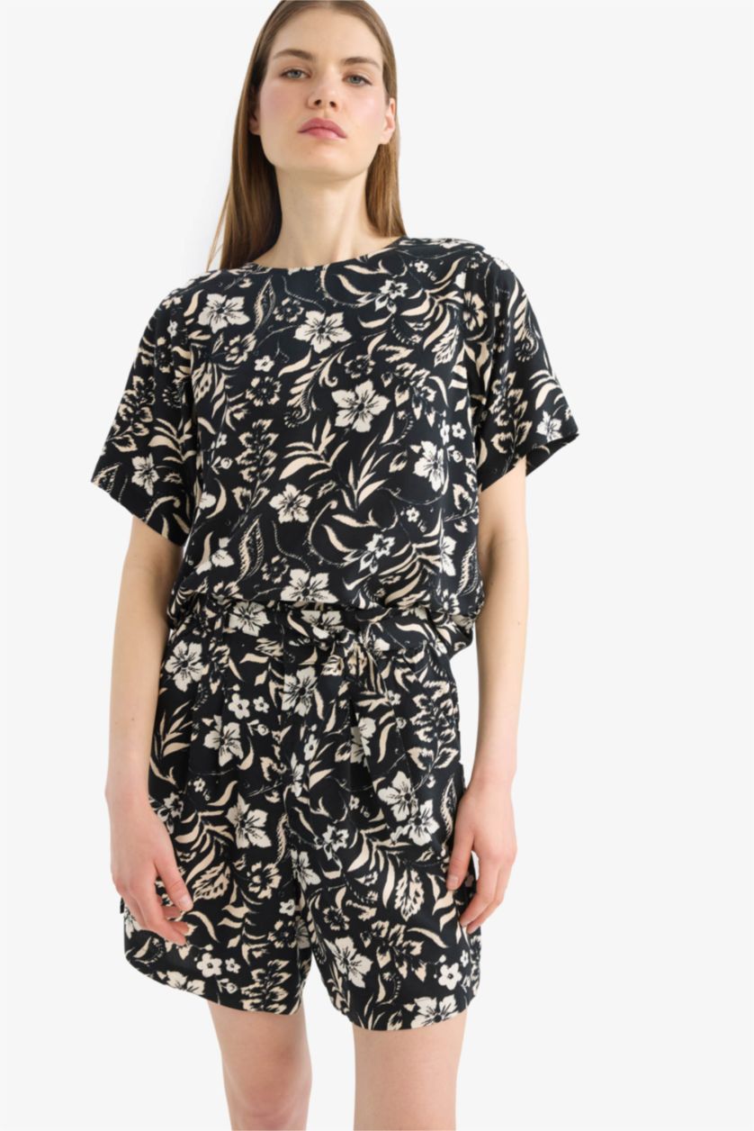 حريمي أسود شورت قصير بخصر مطاطي