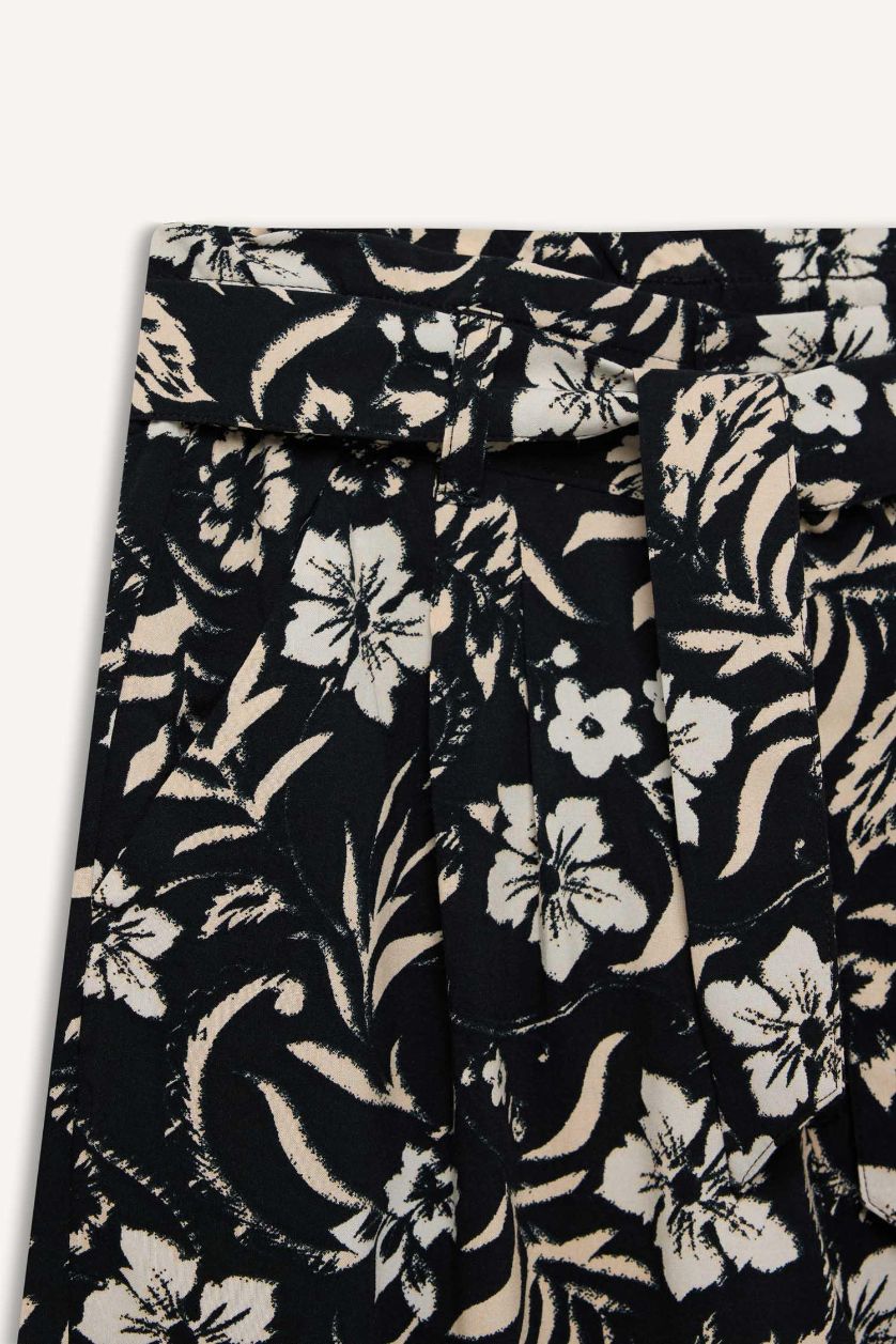 حريمي أسود شورت قصير بخصر مطاطي