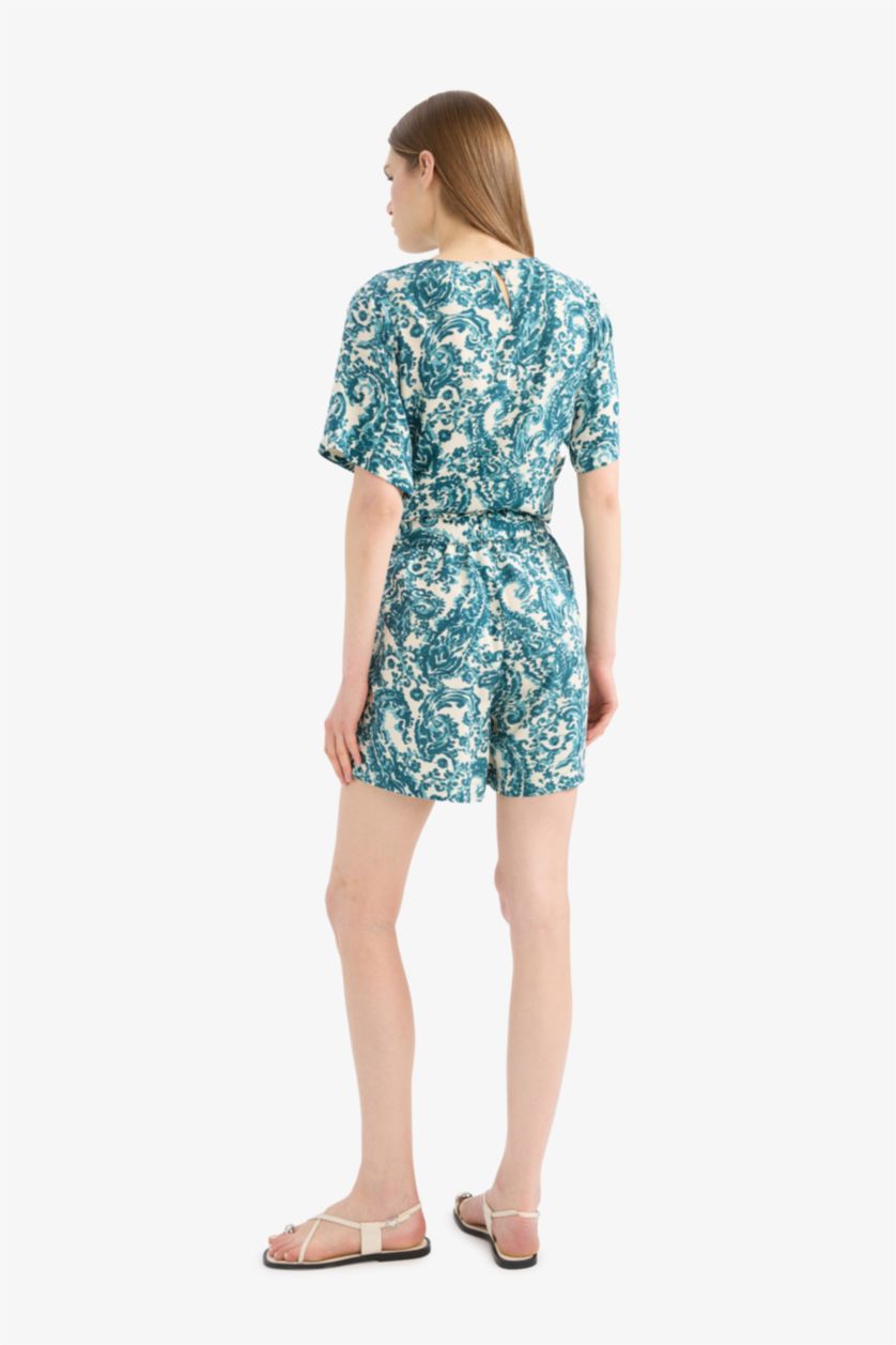 حريمي أخضر فاتح شورت قصير بخصر مطاطي