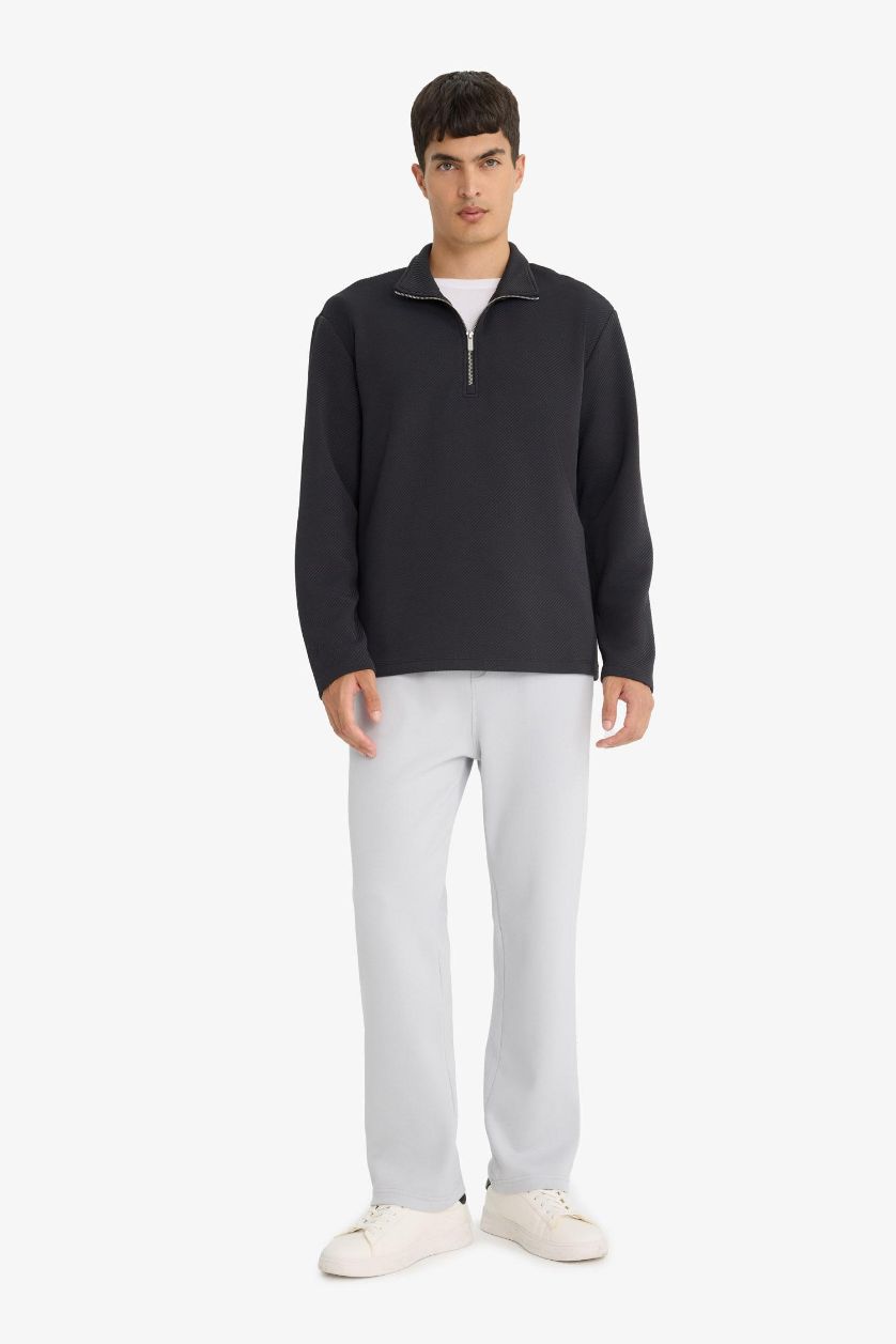 رجال رمادي فاتح بنطرون بجامة رياضي قصة عادية برجل عادي