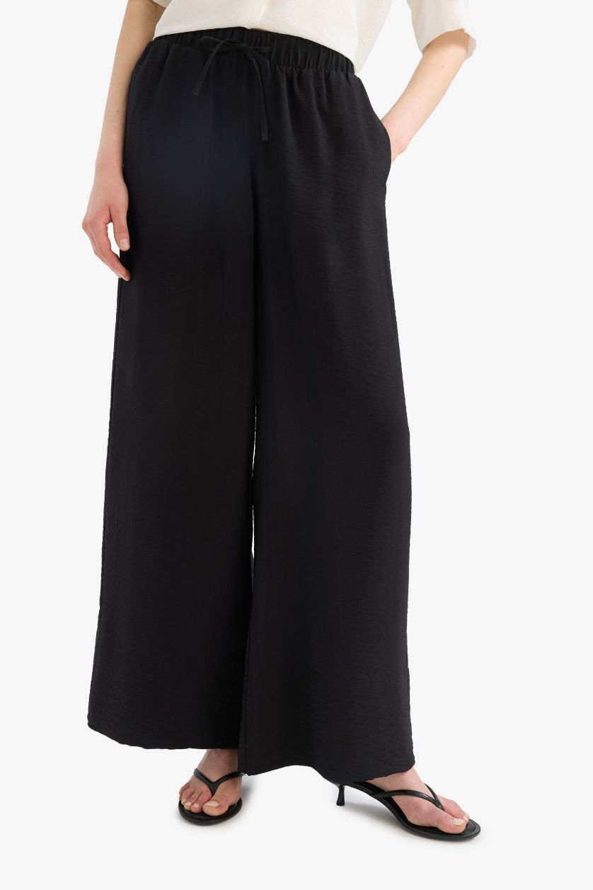 Woman Black Wide Leg Elastic Waist Straight Leg Midi Trousers