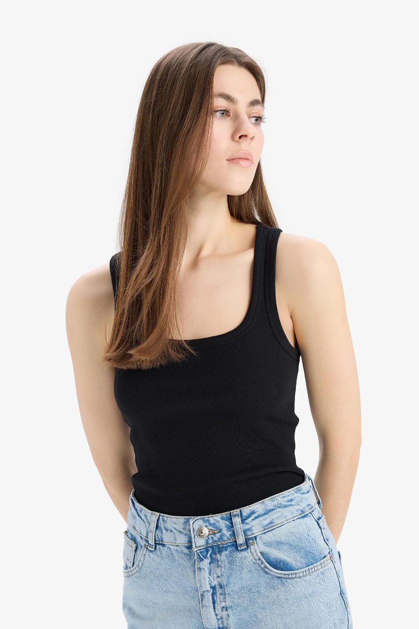 Woman Black Slim Fit Basic Camisole Round Collar Tank Top