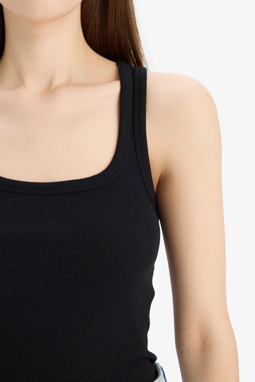 Woman Black Slim Fit Basic Camisole Round Collar Tank Top
