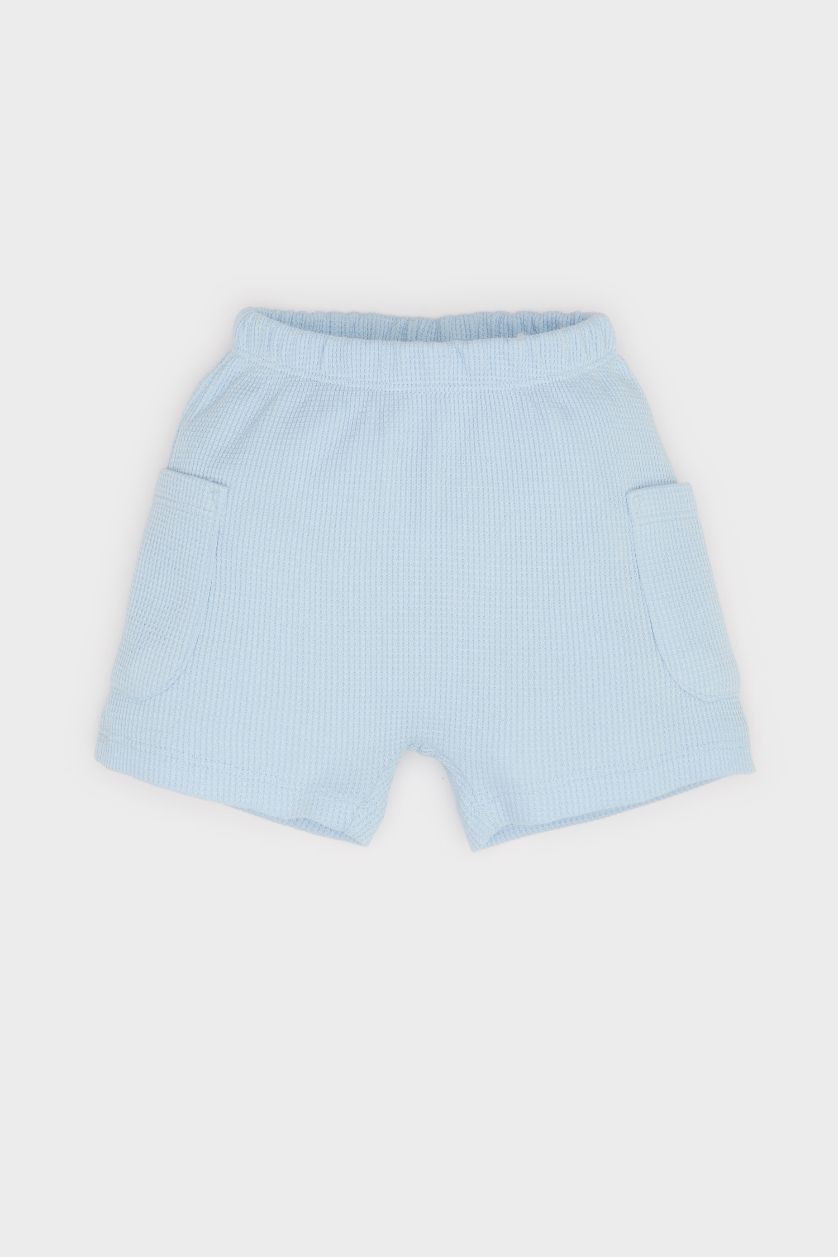 طفلة صغيرة أزرق فاتح شورت أزرق وافل قصة عادية