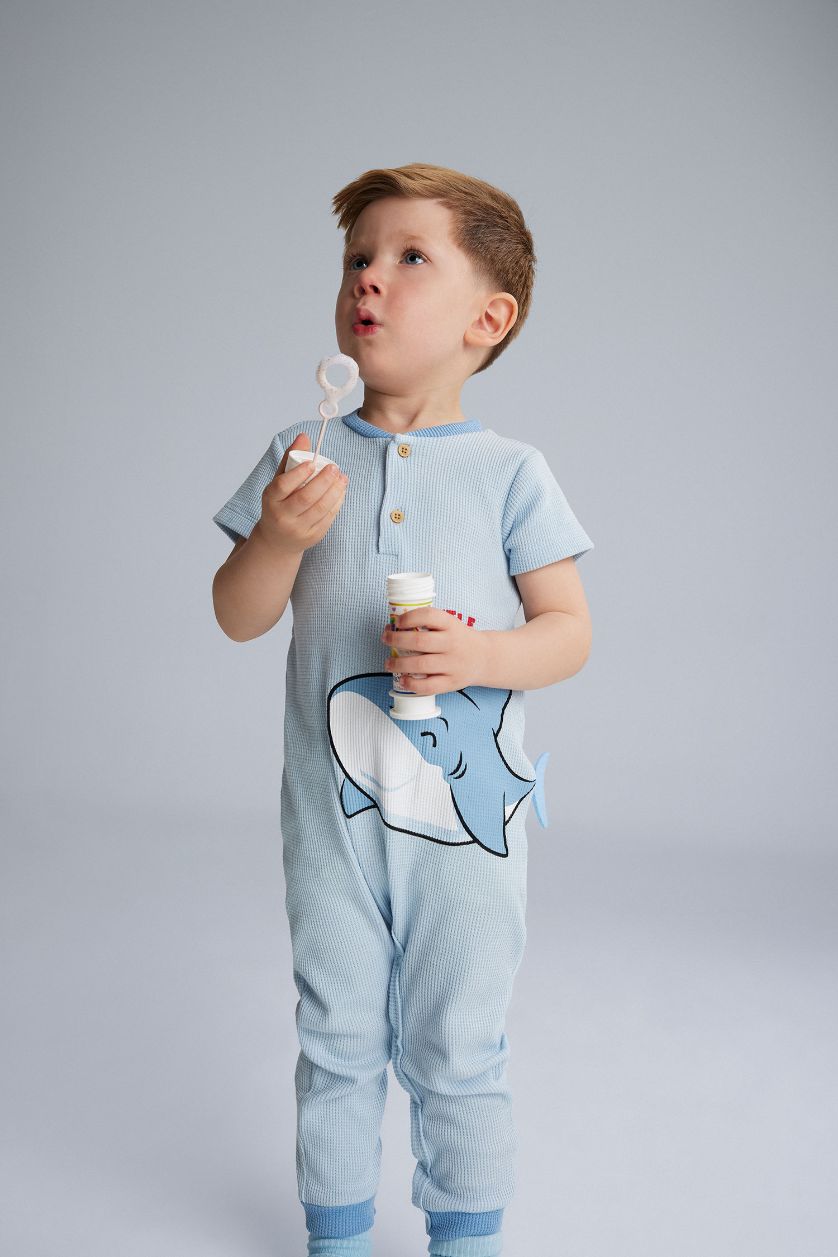 Erkek Bebek Açık Mavi Köpek Balığı Baskılı Kısa Kollu Waffle Tulum Erkek Bebek Yenidoğan