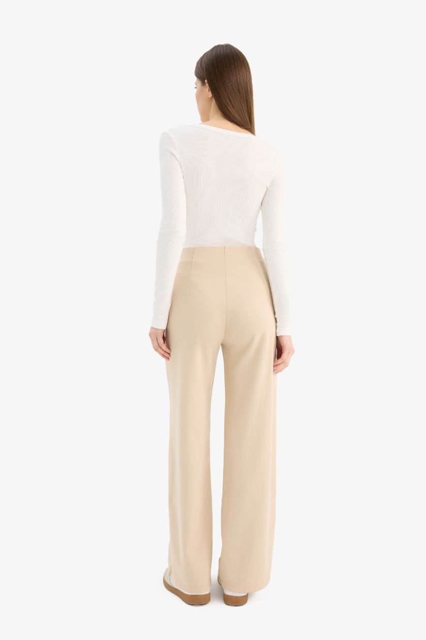 FEMME Beige Pantalon large basique à longueur standard