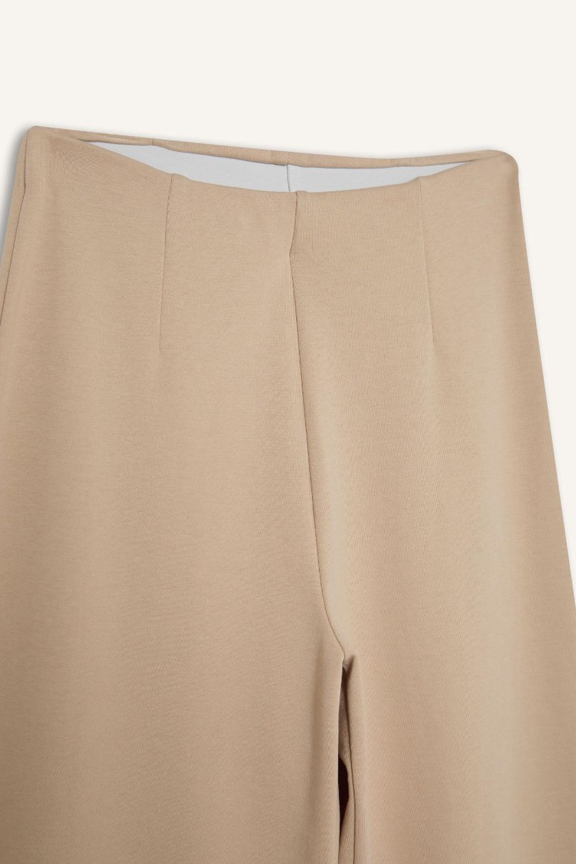 FEMME Beige Pantalon large basique à longueur standard