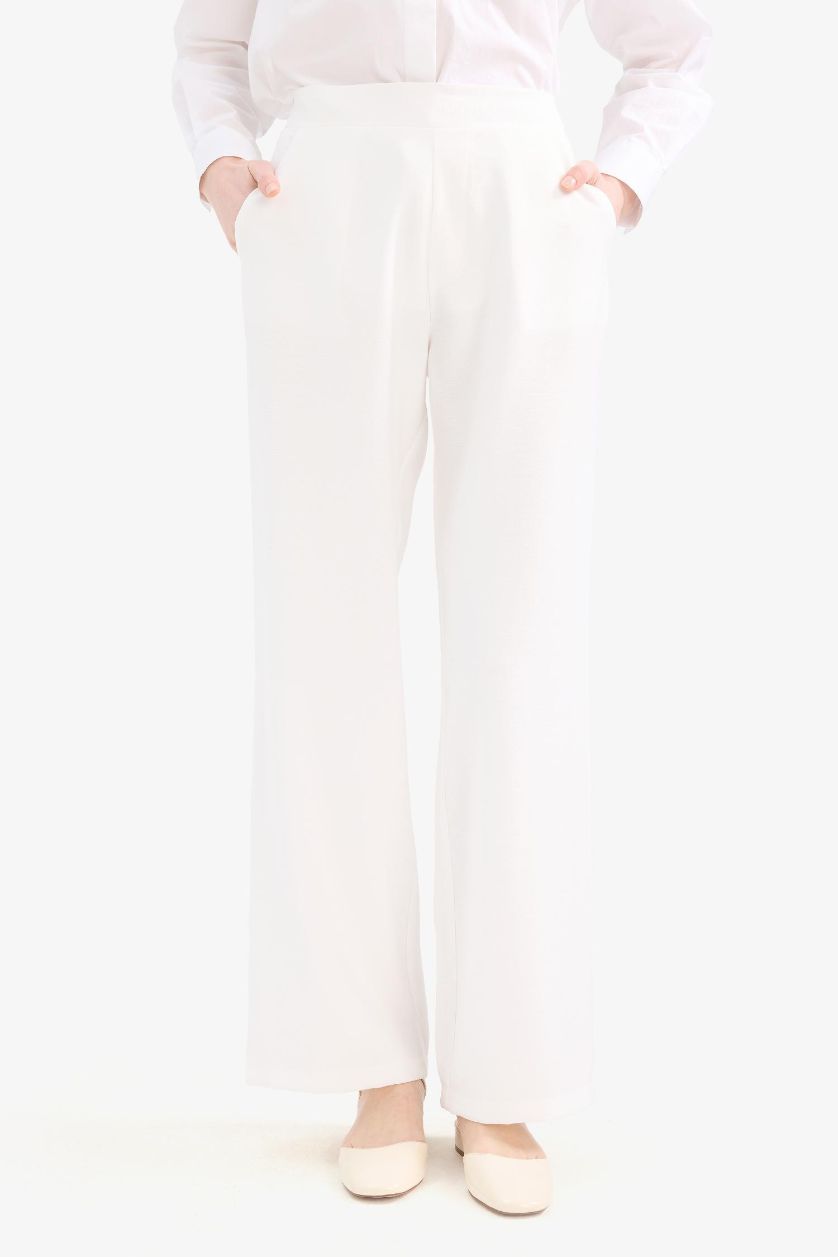 نساء بيج فاتح بنطرون وايد ليج