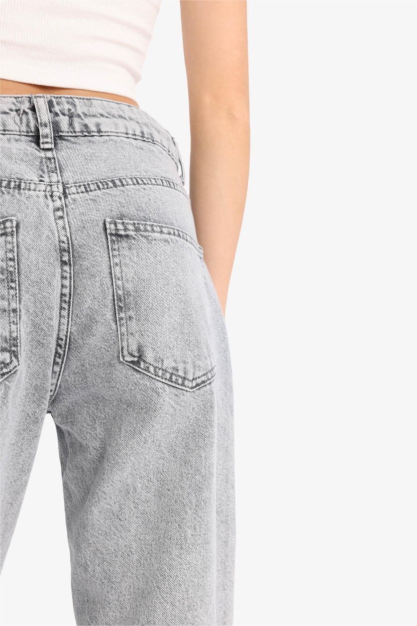 Kadın Gri Straight Fit Yüksek Bel Kısa Paça Jean Yıkamalı Pantolon