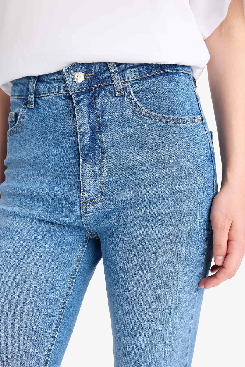 Woman Blue Crop Flare Fit High Waist Ankle Length Jeans