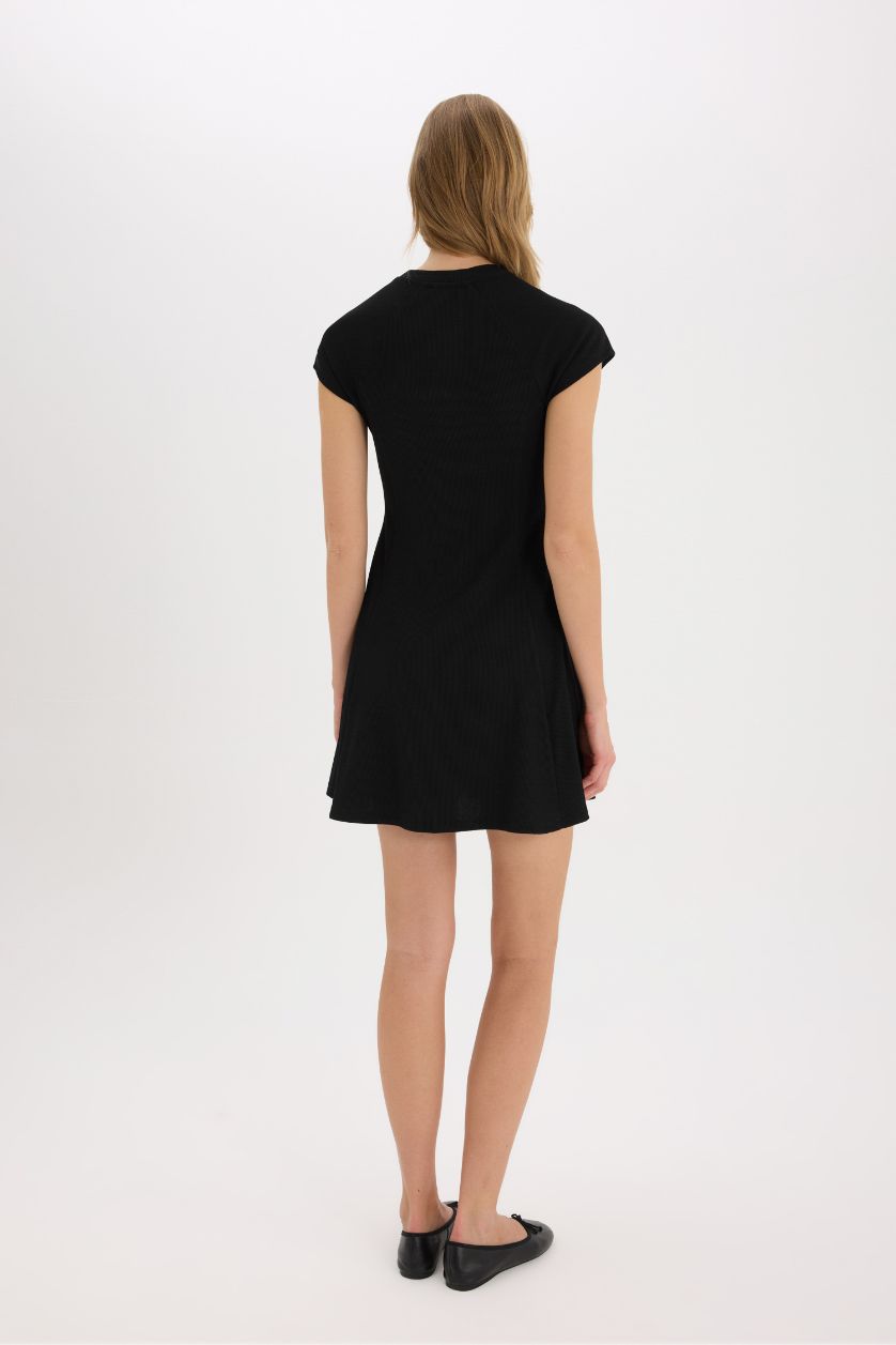 Kadın Siyah Bisiklet Yaka Basic Düz Fitilli Kaşkorse Kısa Kollu Mini Yazlık Elbise