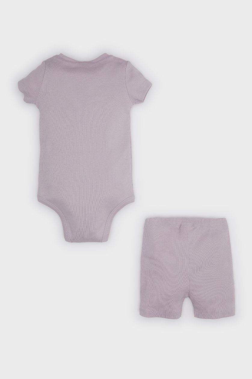 Kız Bebek Lila 2'li Takım Gökkuşağı Baskılı Fitilli Kaşkorse Kısa Kollu Çıtçıtlı Body Beli Lastikli Şort Kız Bebek
