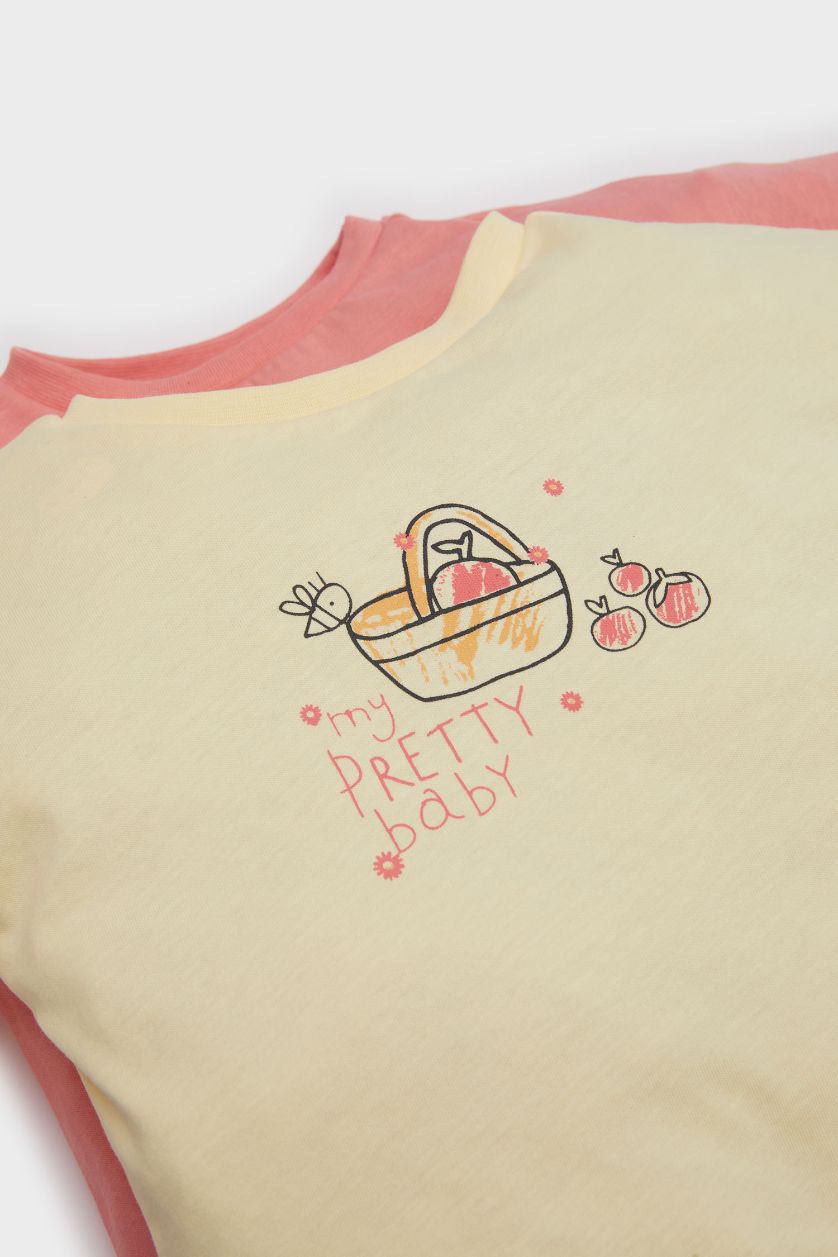 طفلة صغيرة أصفر فاتح تيشيرت ولادي نص ردن مطبوع قصة عادية - قطعتين