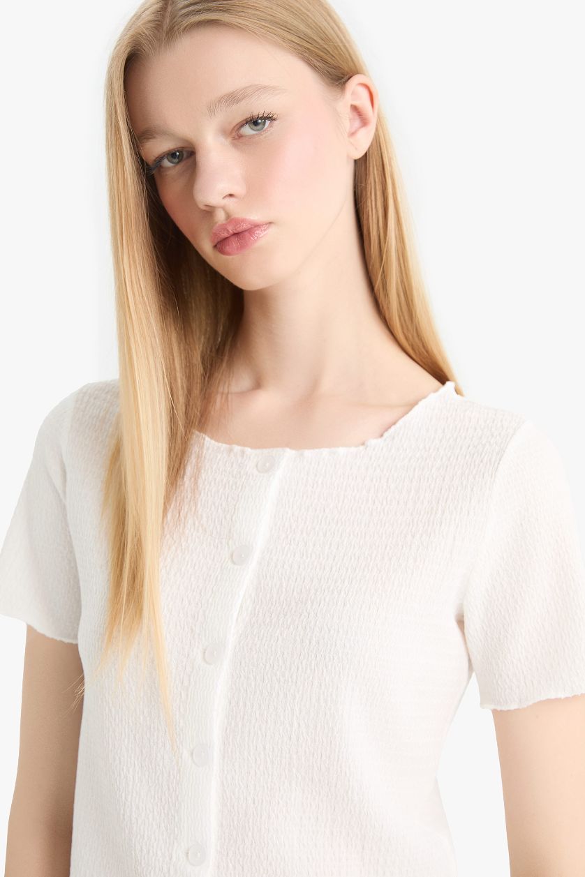 Woman White Slim Fit Short Sleeve Shirt