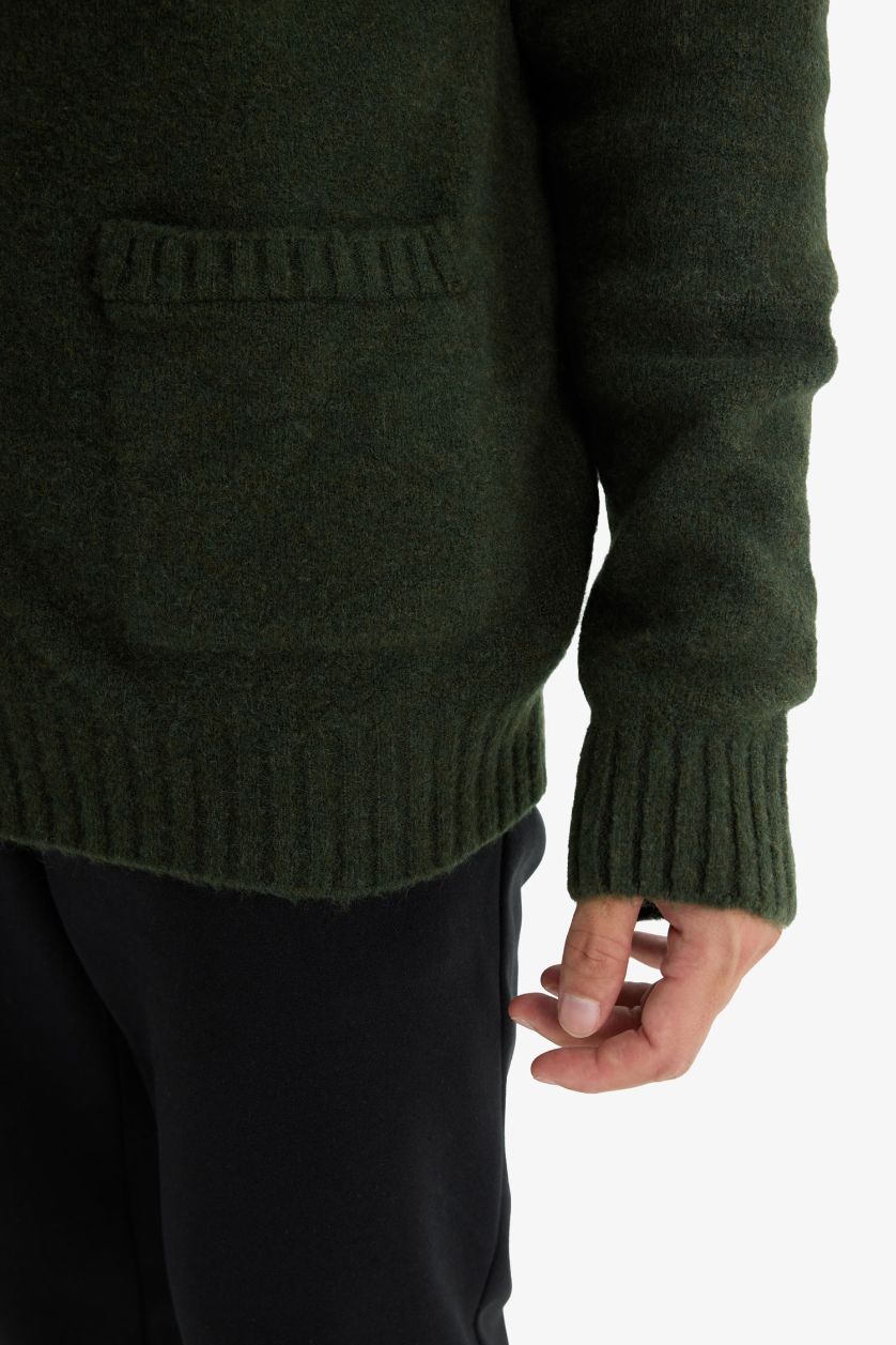 رجال كاكي داكن سترة تريكو قصة عادية بياقة مدورة