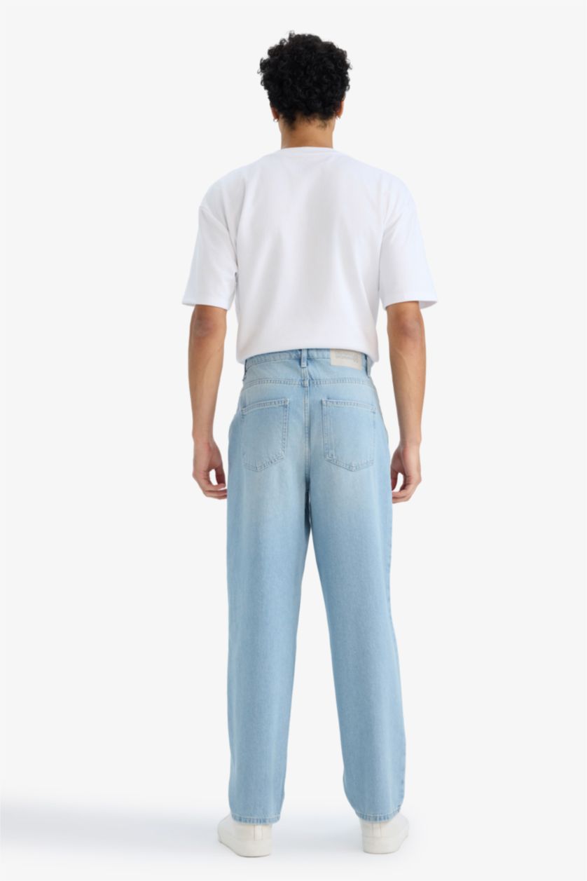 Man Light Blue Relax Fit Straight Leg Jeans