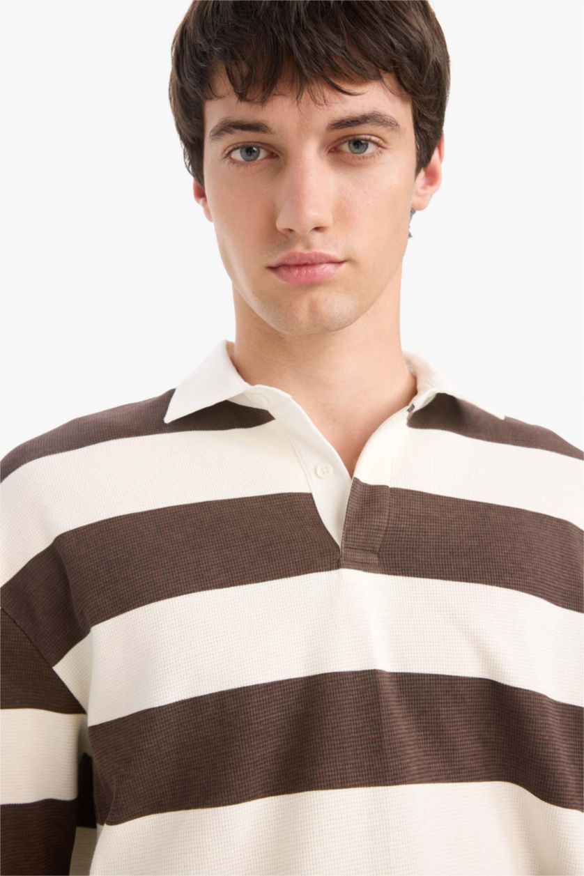 رجالي بني سويت شيرت مخطط اوفر سايز بياقة بولو