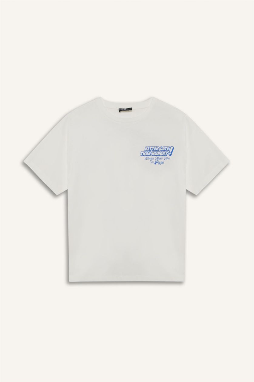 حريمي اوف وايت تيشيرت نص كم اوفر سايز بطبعة من الخلف