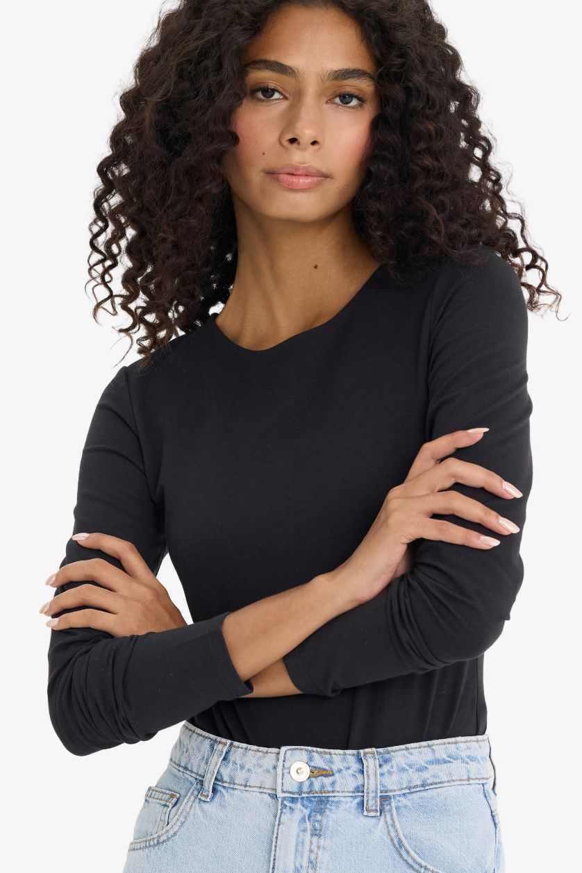 WOMAN Black Woman Long Sleeve T-Shirt