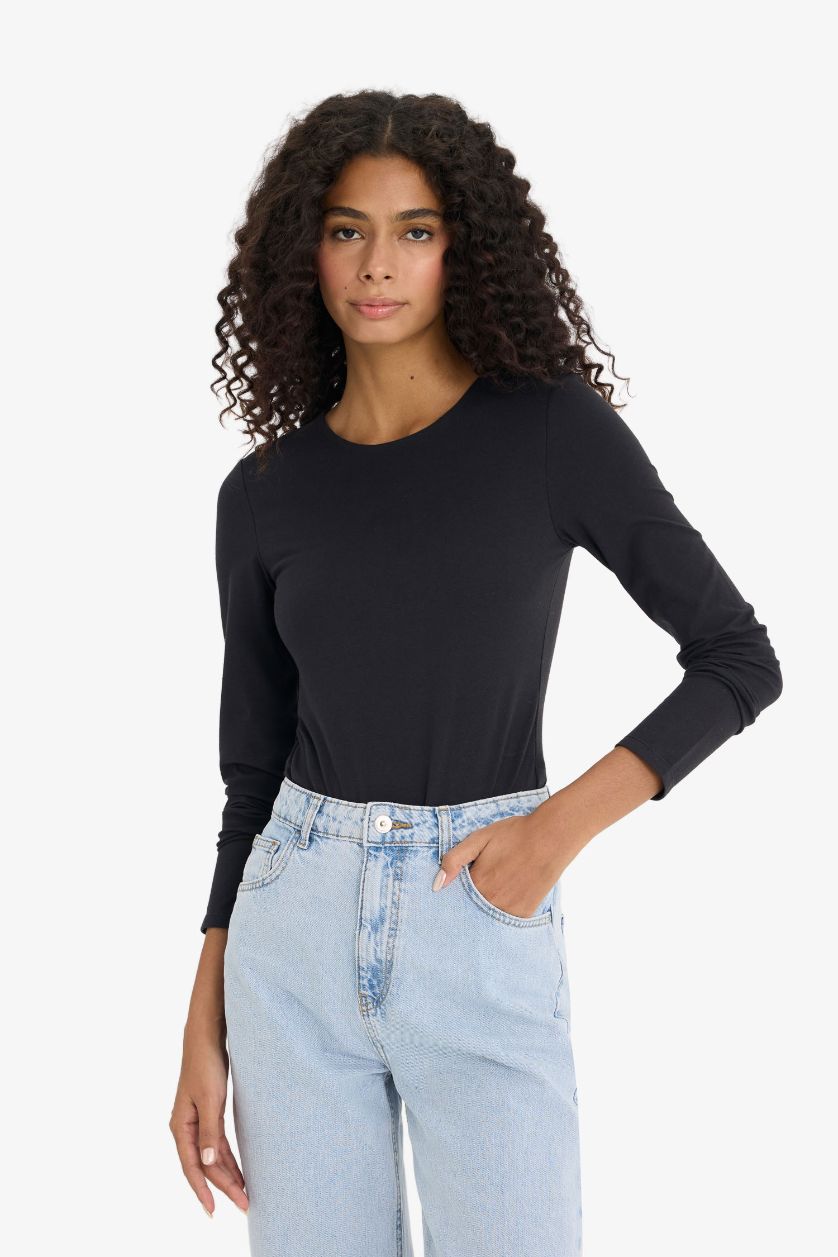 WOMAN Black Woman Long Sleeve T-Shirt