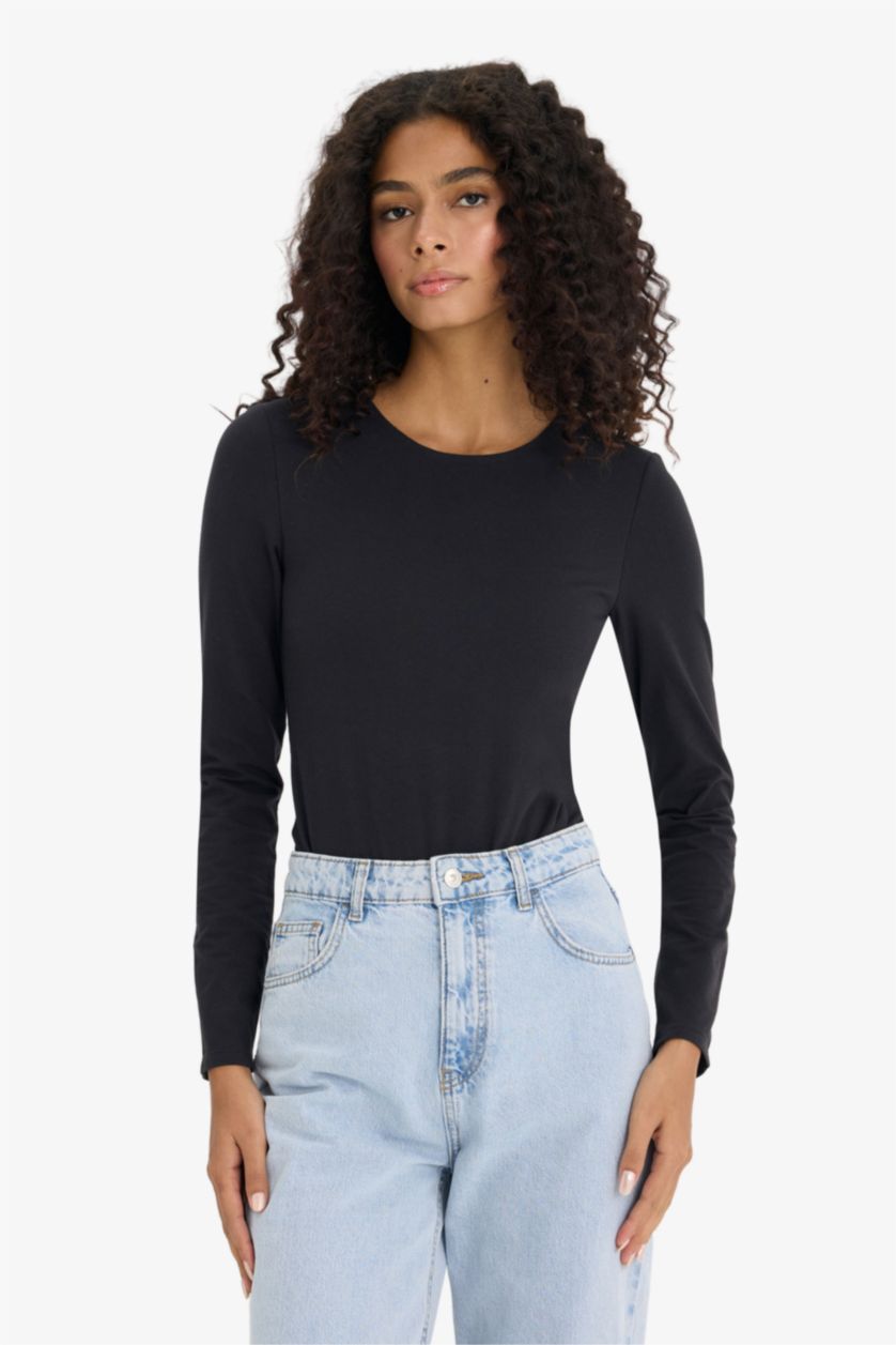 WOMAN Black Woman Long Sleeve T-Shirt