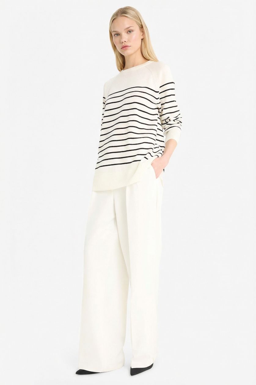 نساء بيج فاتح بلوز مخطط تريكو قصة عادية بياخة مستديرة