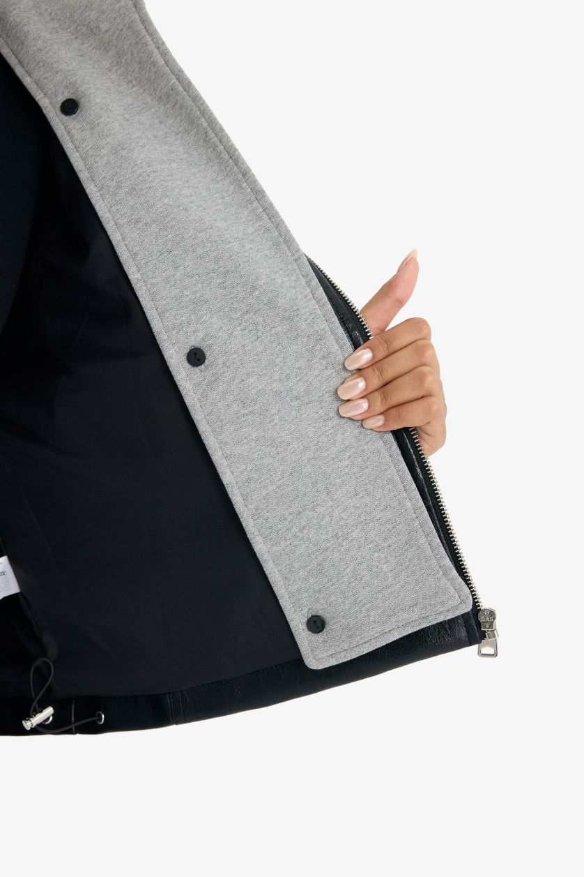 Kadın Siyah Relax Fit Çıkarılabilir Kapüşonlu Fermuarlı Suni Deri Mont