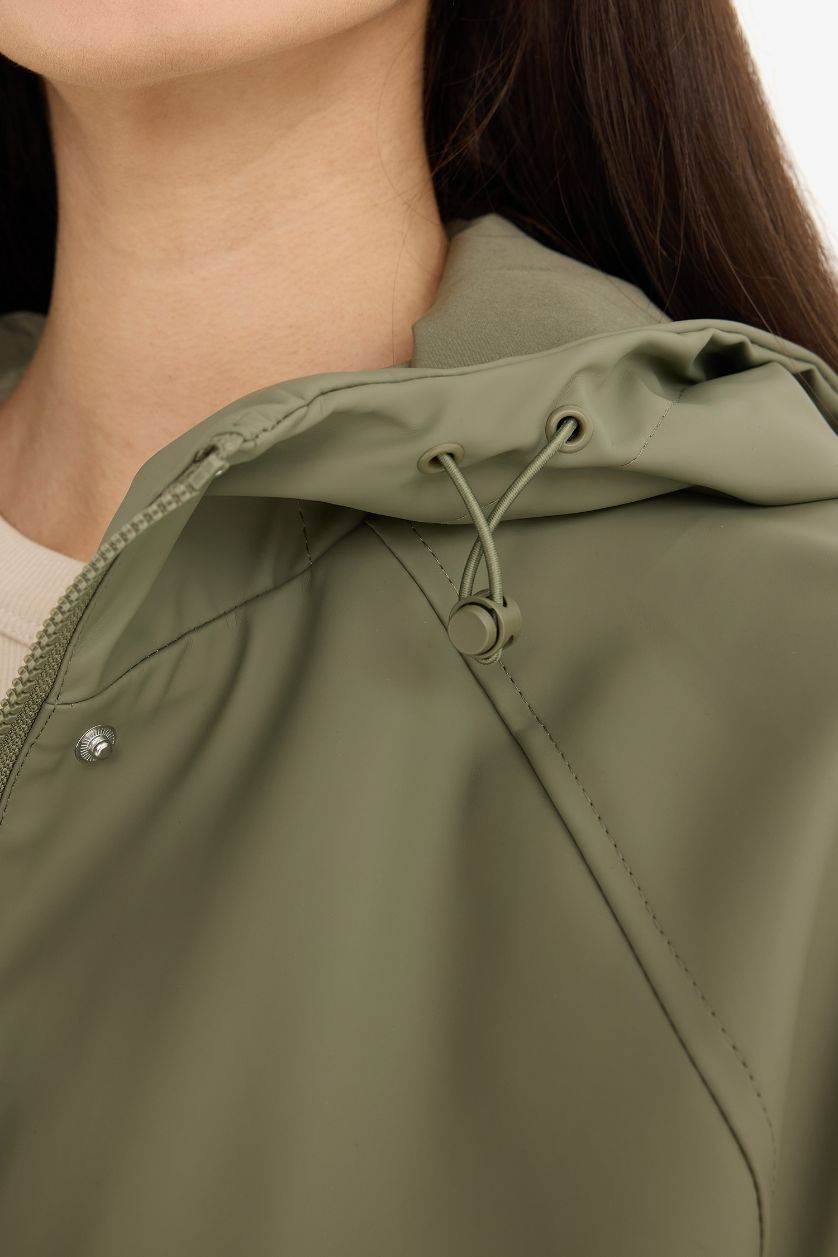 Kadın Haki Su İtici Kapüşonlu Suni Deri Yağmurluk