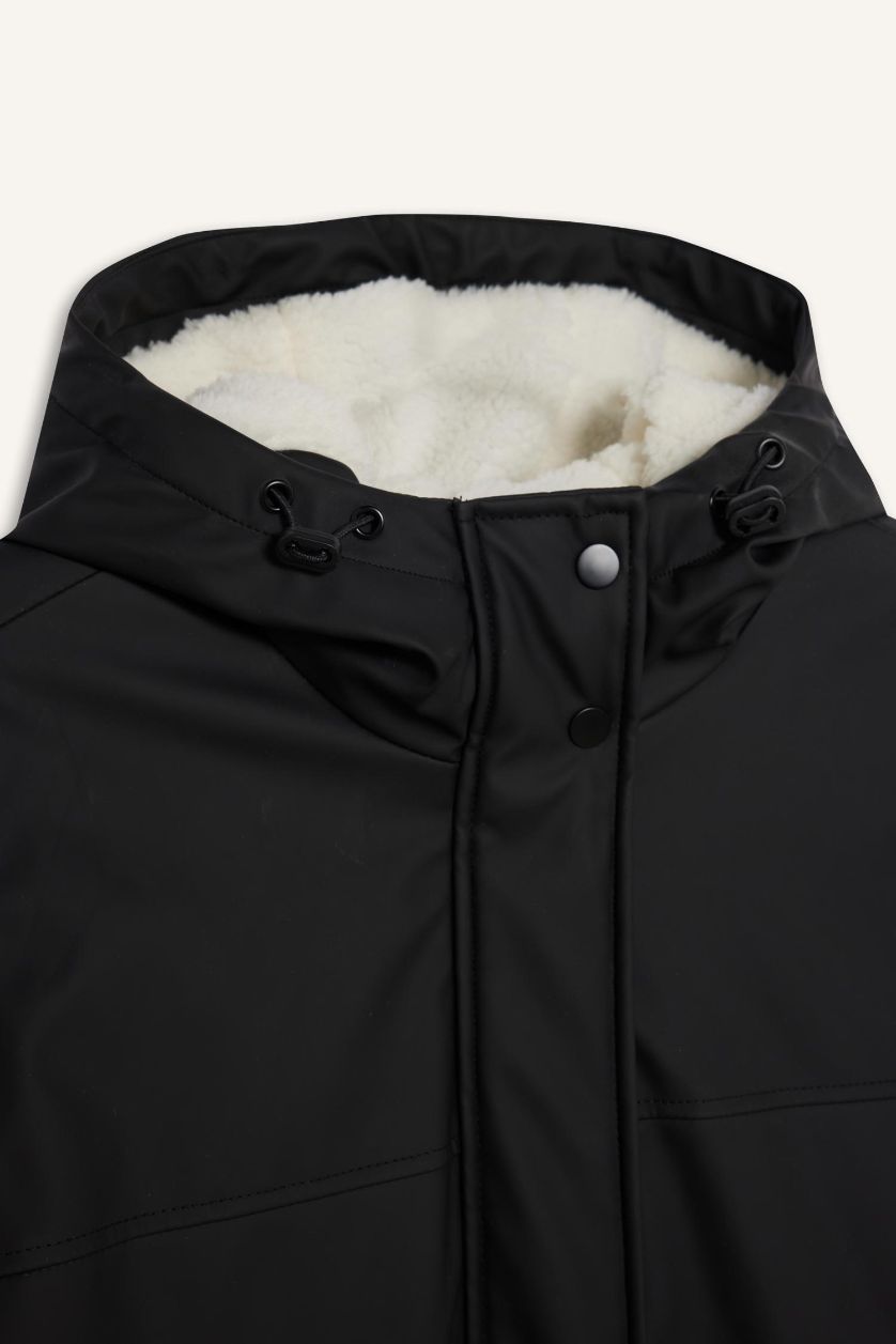 Kadın Siyah Su Geçirmez Kapüşonlu Suni Deri Yağmurluk