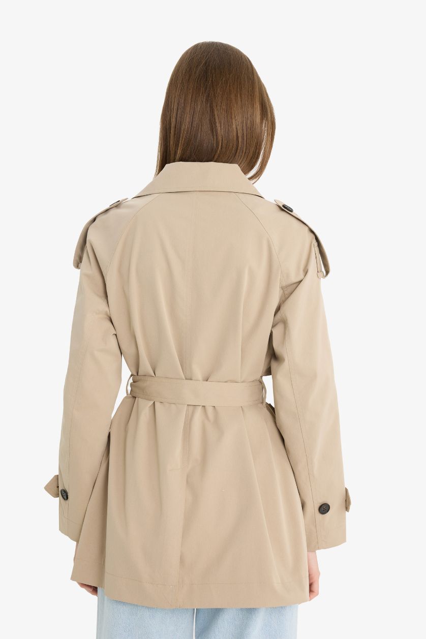 Kadın Bej Regular Fit Kemerli Düğmeli Cepli Trençkot 