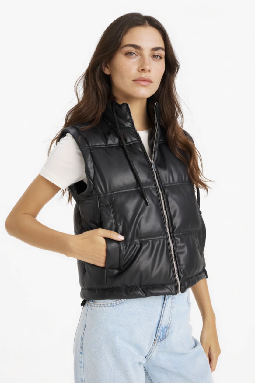 Әйелдерге қара бас киімді Жилет