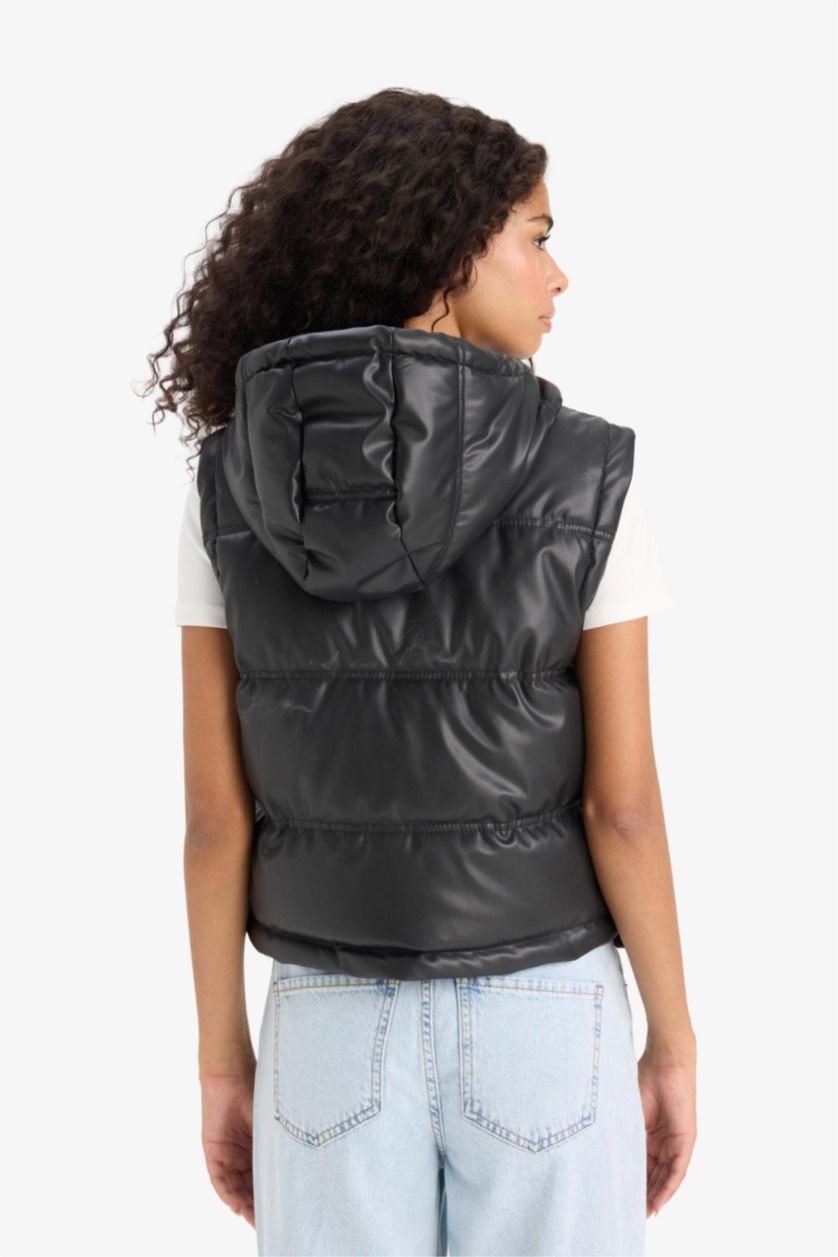 Әйелдерге қара бас киімді Жилет