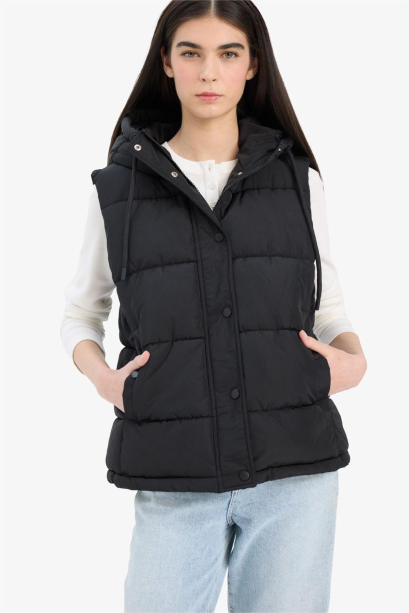 Әйелдерге қара бас киімді Жилет