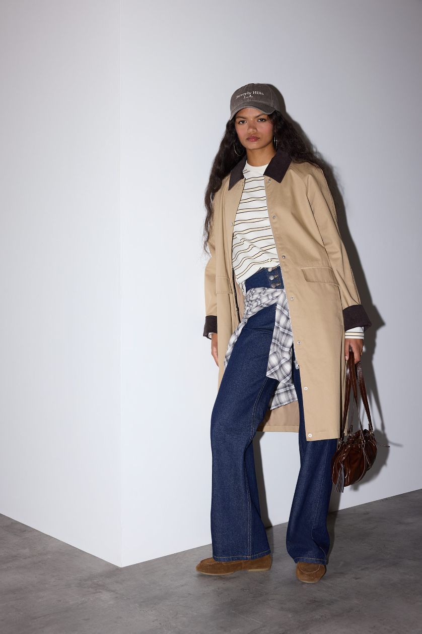 Kadın Bej Regular Fit Kontrast Yaka Cepli Çıtçıtlı Pamuklu Trençkot