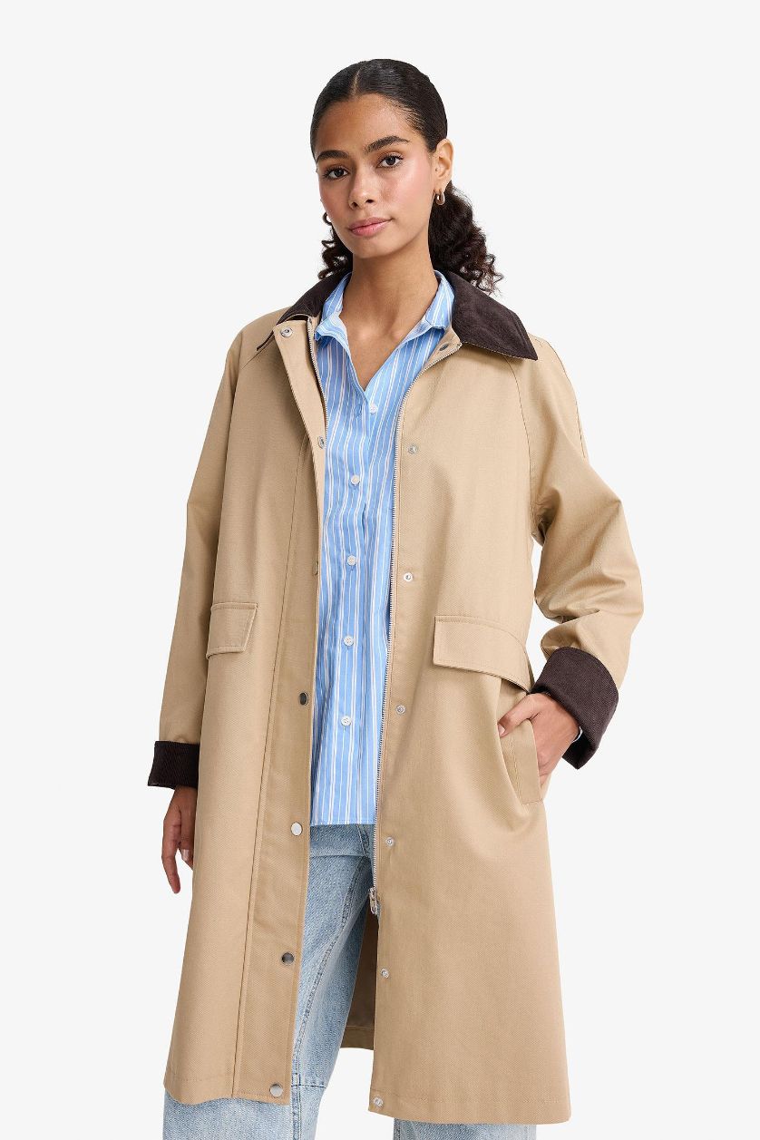 Kadın Bej Regular Fit Kontrast Yaka Cepli Çıtçıtlı Pamuklu Trençkot