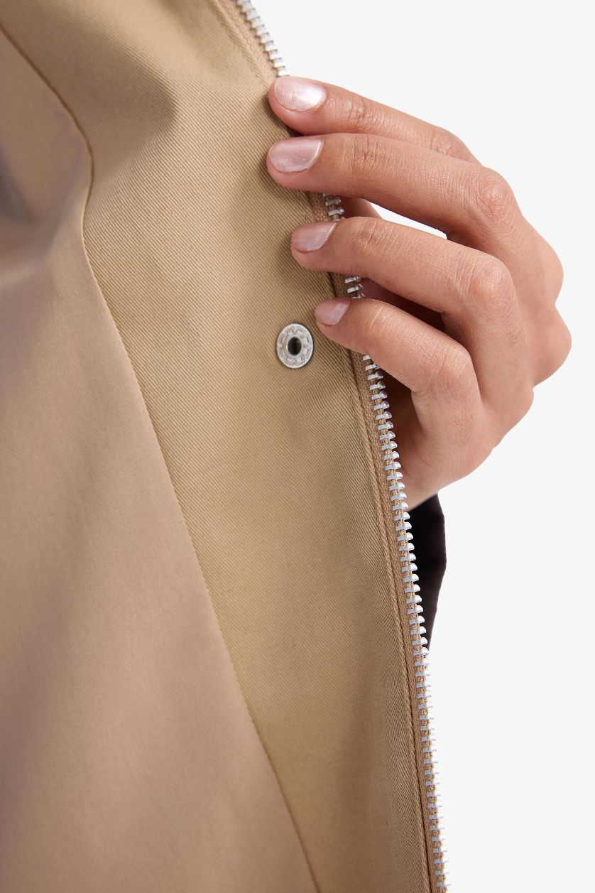 Kadın Bej Regular Fit Kontrast Yaka Cepli Çıtçıtlı Pamuklu Trençkot