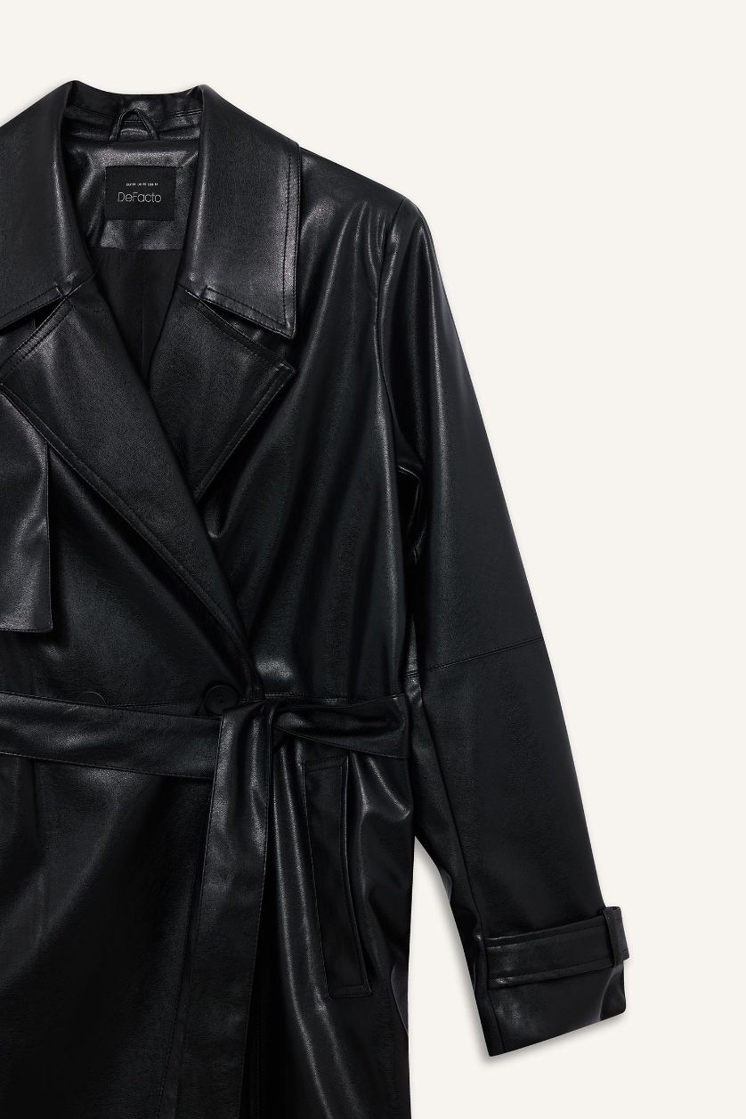 Kadın Siyah Regular Fit Kemerli Cepli Suni Deri Kısa Trençkot