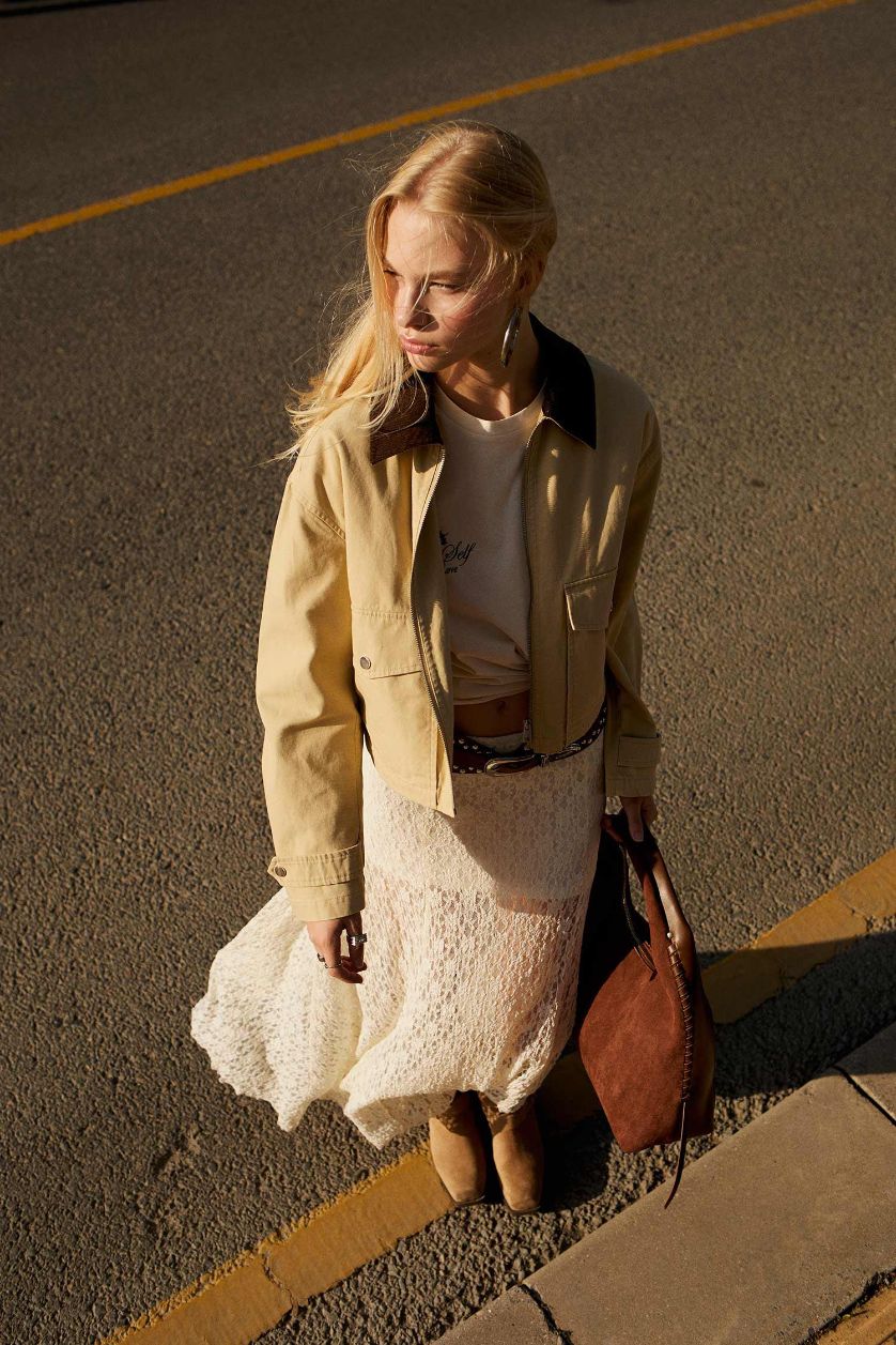 Woman Camel Regular Fit Contrast Collar Zippered Crop Jacket