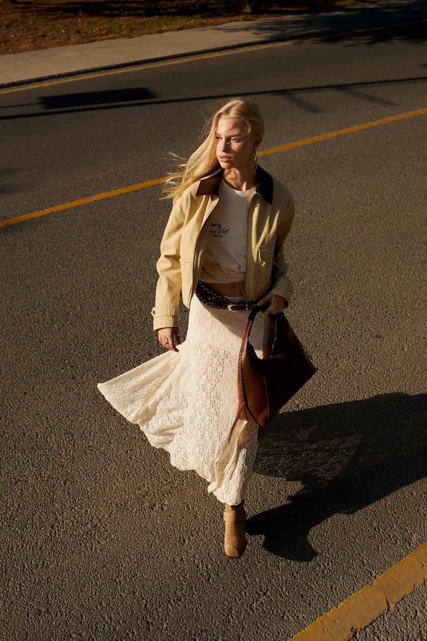 Woman Camel Regular Fit Contrast Collar Zippered Crop Jacket