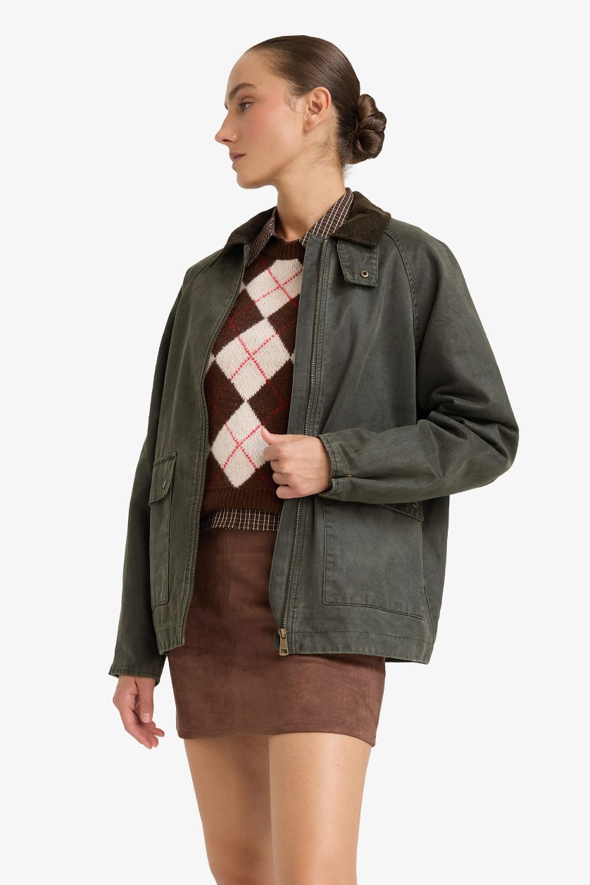 Kadın Haki Su Geçirmez Relax Fit Kontrast Yaka Fermuarlı Mont