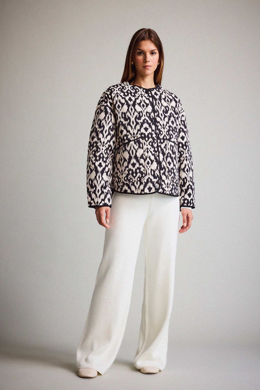 حريمي بيج فاتح جاكيت قصة عادية منقوش قصة عادية بأزرار