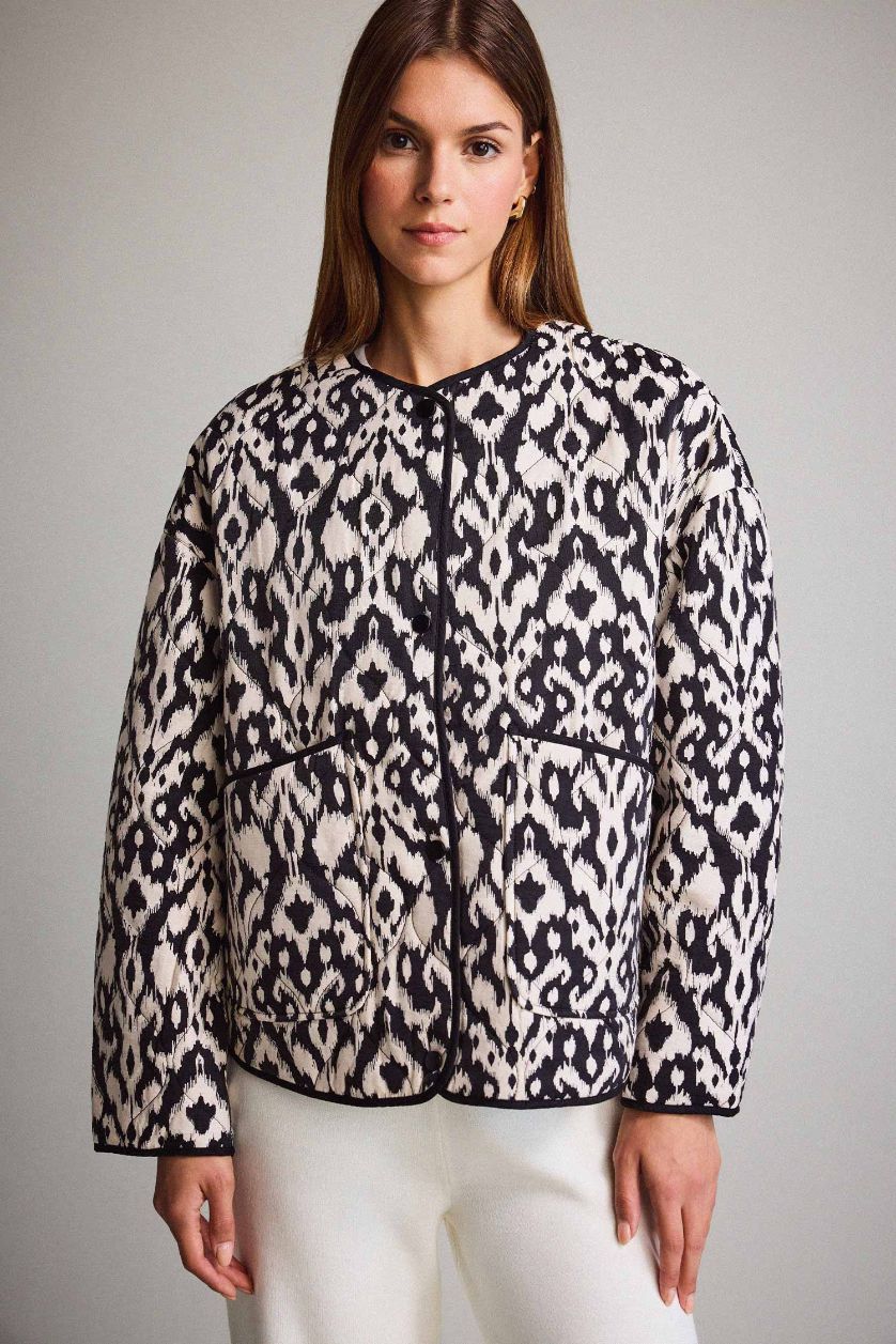 حريمي بيج فاتح جاكيت قصة عادية منقوش قصة عادية بأزرار