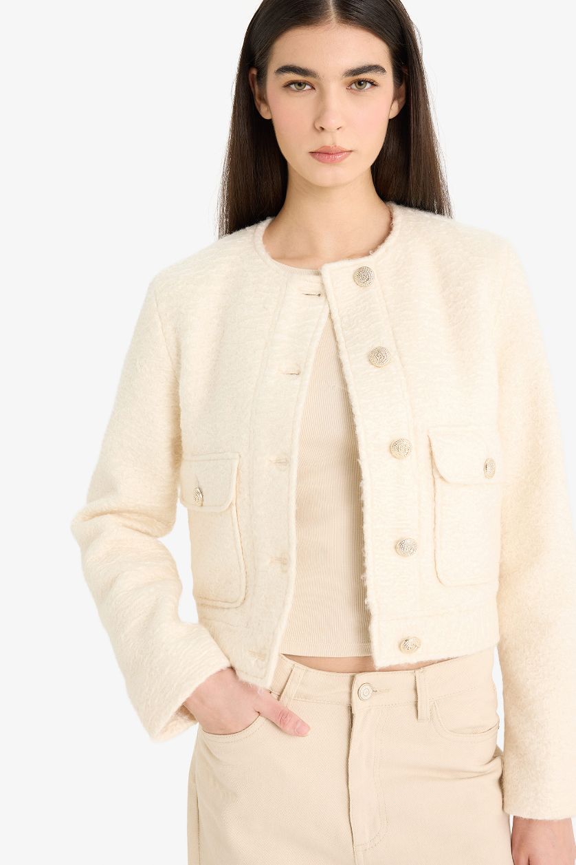 نساء بيج فاتح جاكيت جوخ قصة عادية