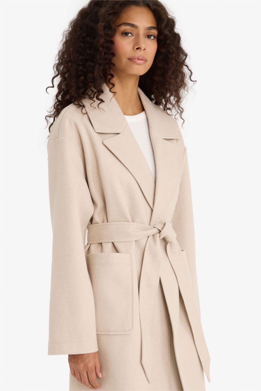 حريمي بيج فاتح بالطو جوخ قصة عادية بحزام