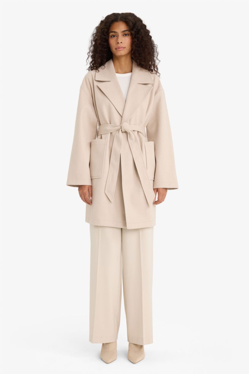 حريمي بيج فاتح بالطو جوخ قصة عادية بحزام