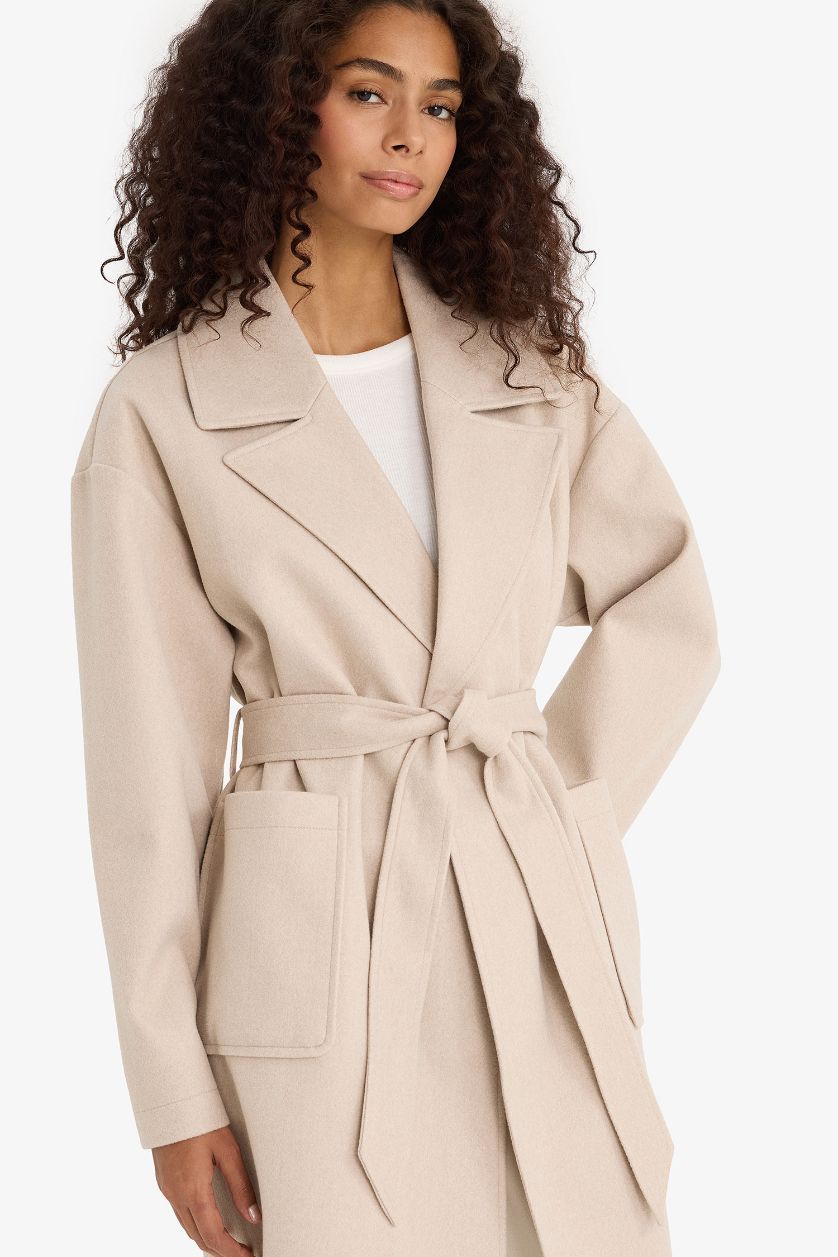 حريمي بيج فاتح بالطو جوخ قصة عادية بحزام